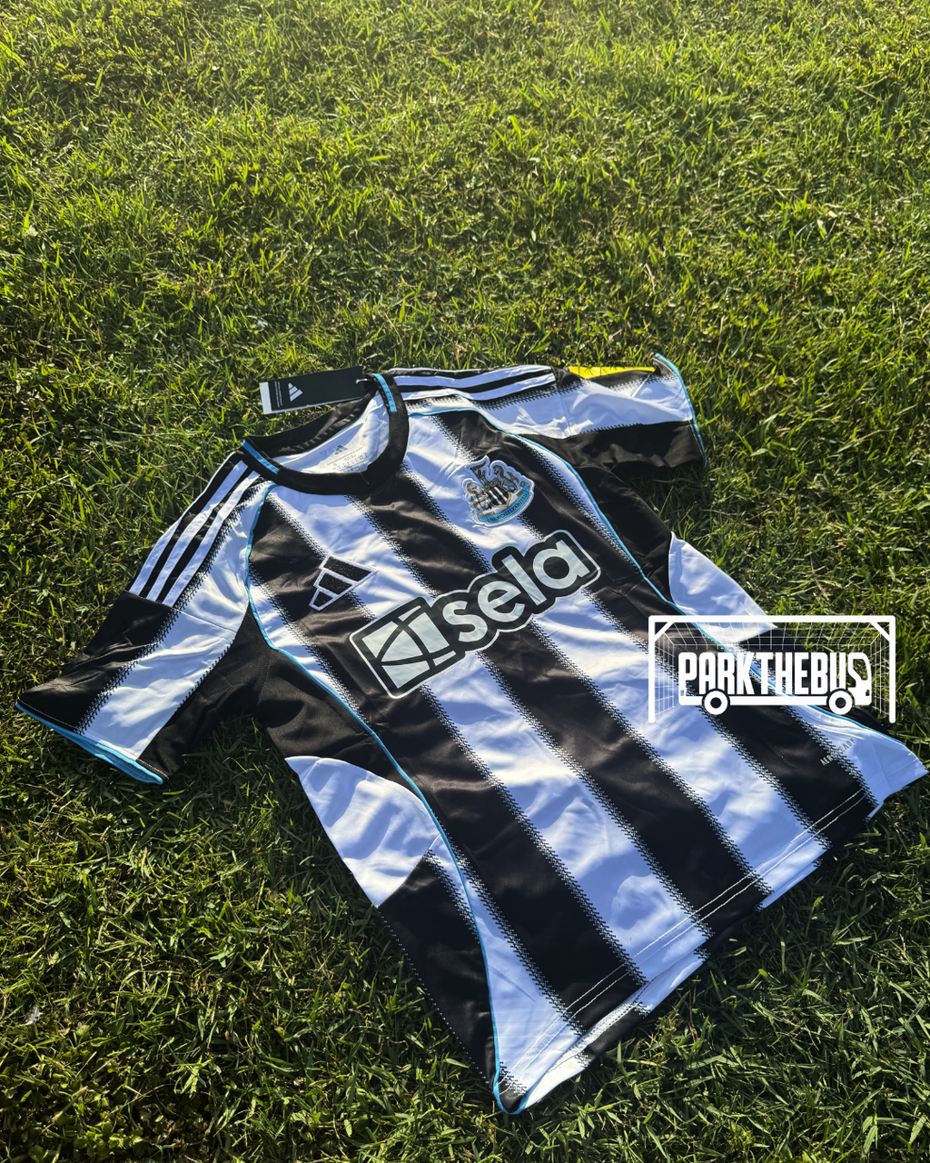 Newcastle Home 25/26 - Stadium Kit