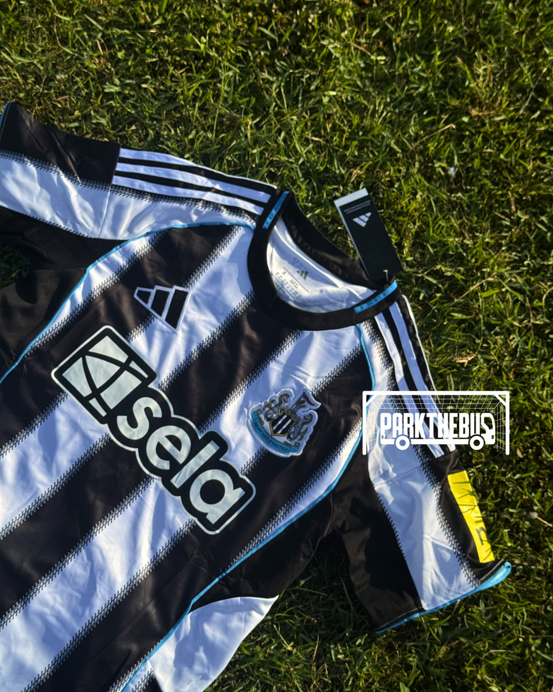 Newcastle Home 25/26 - Stadium Kit